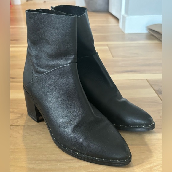 Studded black boot - Picture 2 of 7